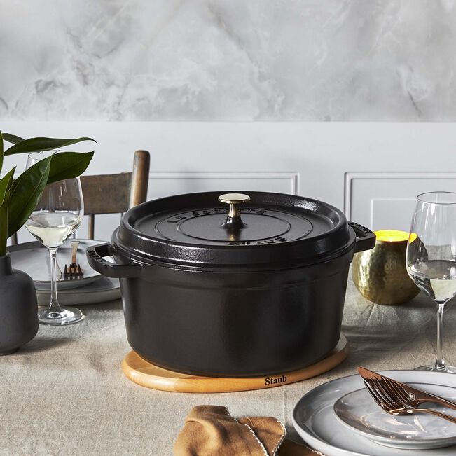 STAUB Cast Iron Round Cocotte  3.7 L - Black