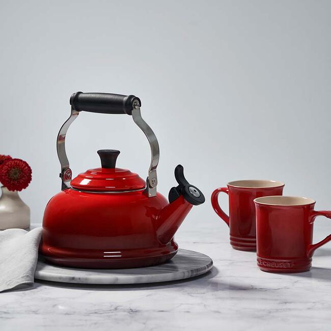 Le Creuset 1.6L Classic Whistling Kettle - Cerise