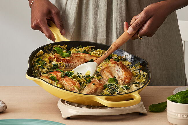 Le Creuset 30cm Signature Iron Handle Skillet - Camomille