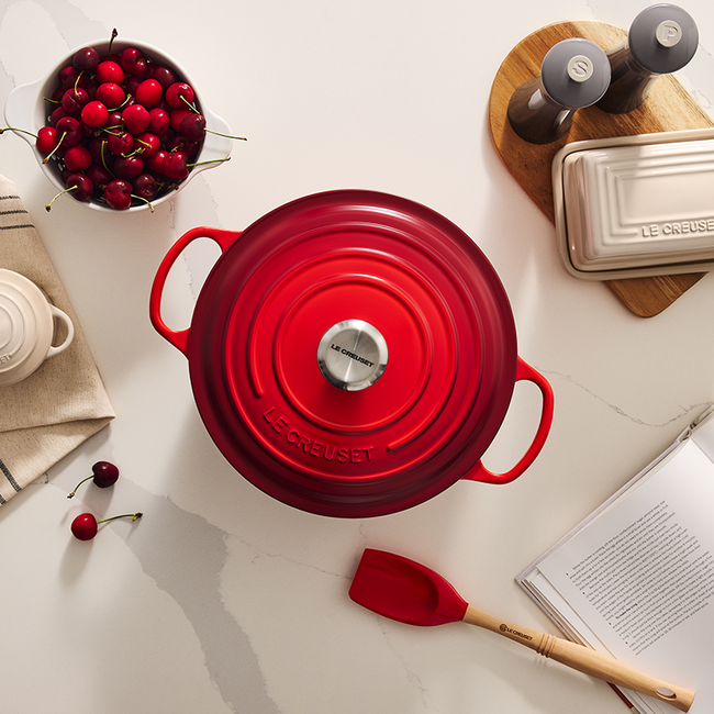 Le Creuset 5.3L Signature Round French Oven - Cerise