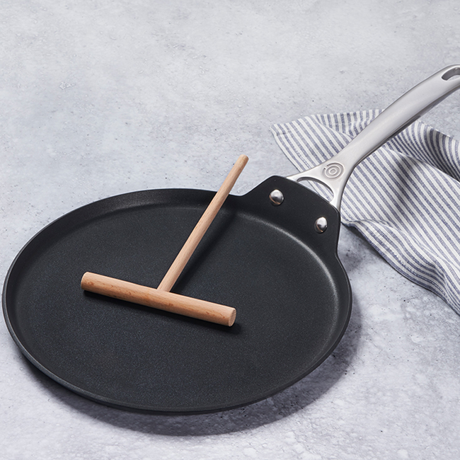 Le Creuset Toughened Nonstick Crepe Pan with Wooden Rateau