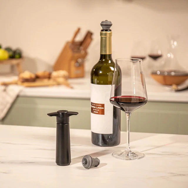 Vacu Vin Wine Saver set of 3 - 1 Pump, 2 Wine Stoppers