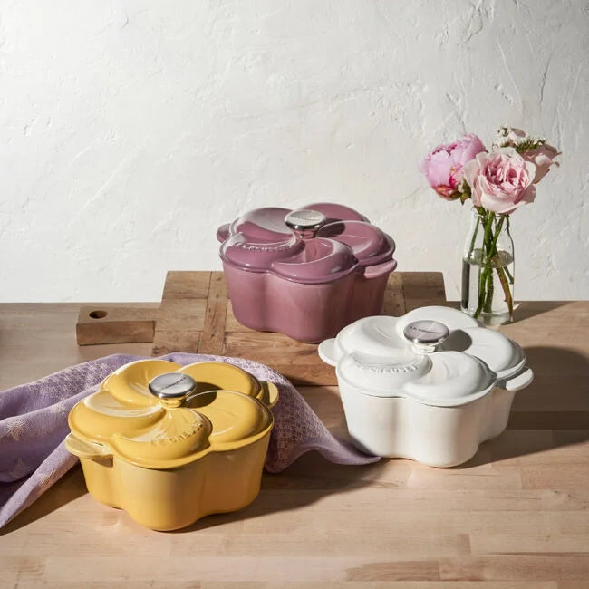 Le Creuset Traditional Petal Oven - Camomille