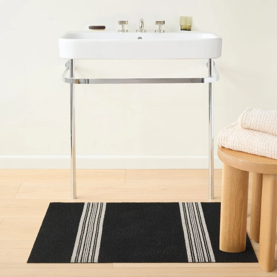 Chilewich Indoor Outdoor Shag Doormat - Relay Stripe /Rectangle / Coal / 18x28"