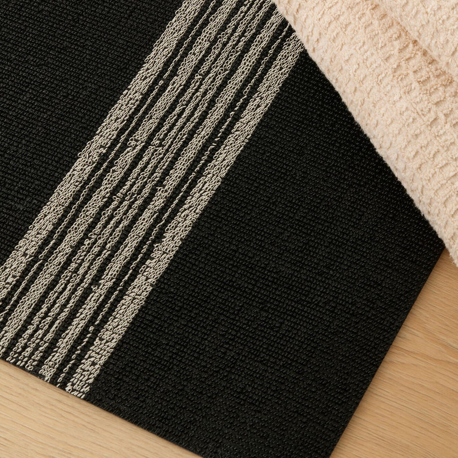 Chilewich Indoor Outdoor Shag Doormat - Relay Stripe /Rectangle / Coal / 24x36"